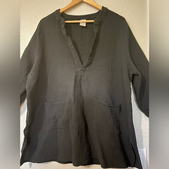 Kona Sol Black Slub Cotton with 3/4 Sleeves Coverup. Front Pockets, Split Neck. - Picture 3 of 12